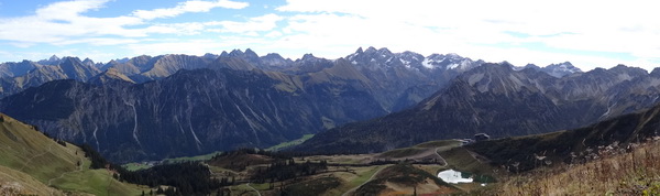 Panorama-Fellhorn Richtung Allguer-Hauptkamm (02.10.2015)