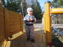 Nik auf dem Spielplatz 06.04.2009