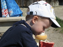 Nik spielt im Sand 11.04.2009.